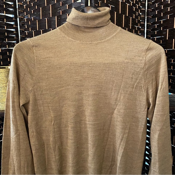 Gap Merino Wool Turtleneck Sweater - Picture 4 of 9